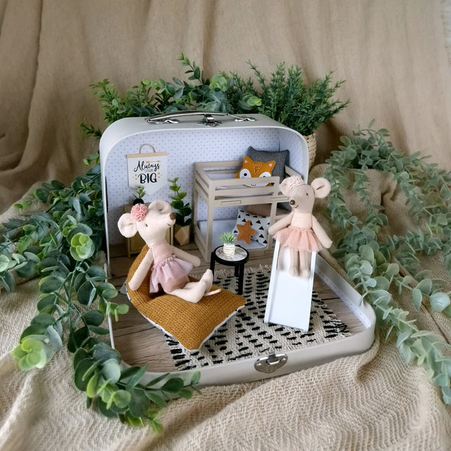 Small Suitcase Dollhouse