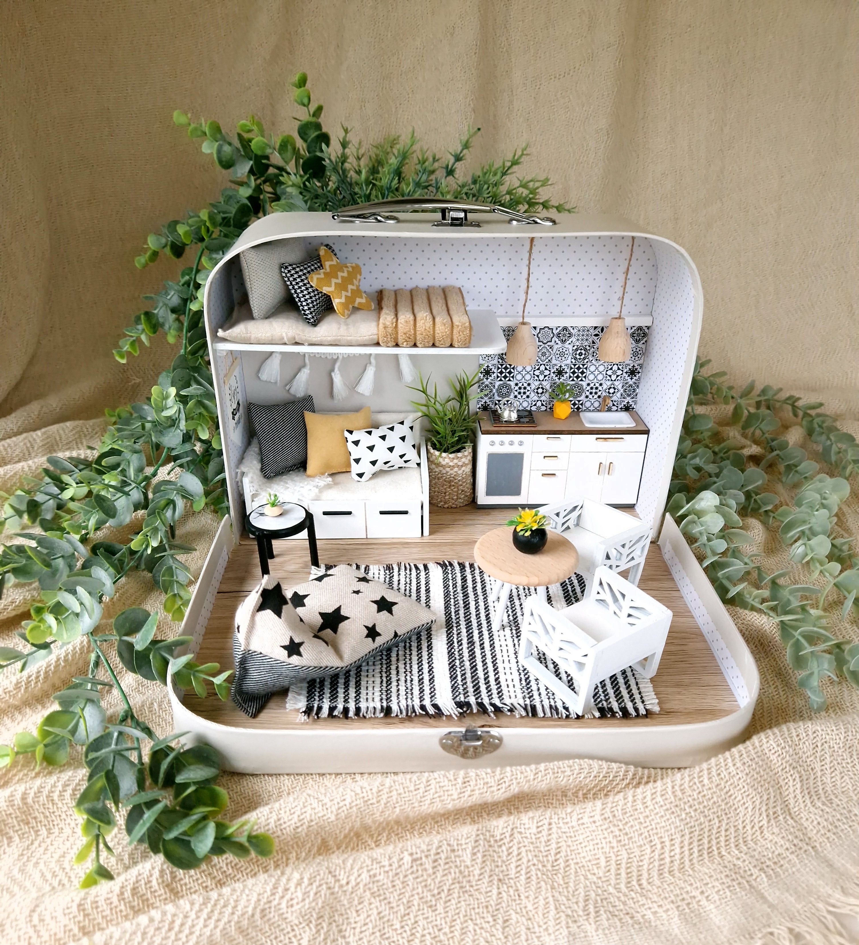 Nordic Nest – Puppenhaus im mittelgroßen Koffer