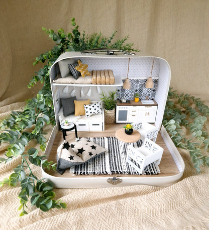 Nordic Nest – Puppenhaus im mittelgroßen Koffer