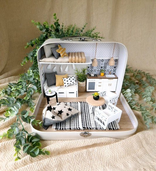 Nordic Nest – Puppenhaus im mittelgroßen Koffer