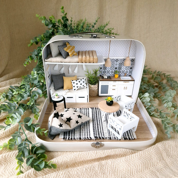 Nordic Nest – Puppenhaus im mittelgroßen Koffer