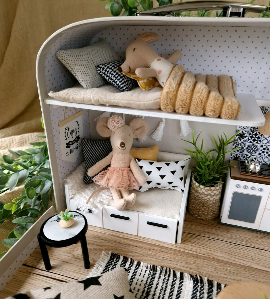 Nordic Nest – Puppenhaus im mittelgroßen Koffer