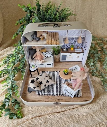 Nordic Nest – Puppenhaus im mittelgroßen Koffer