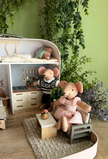 Gemütlicher Rückzugsort in Pastellfarben – Großes Koffer-Puppenhaus