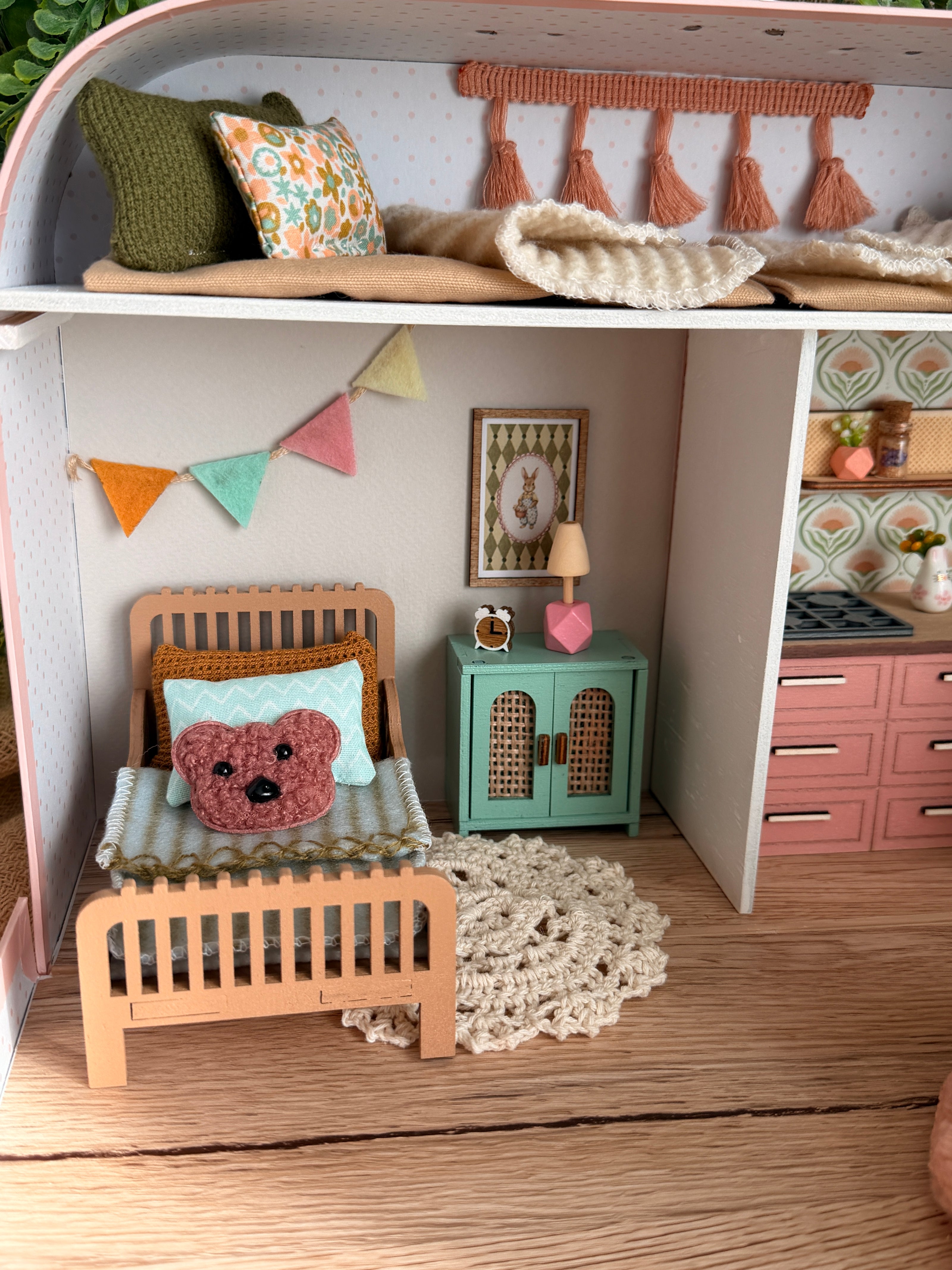 Die Übernachtungssuite – Großes Koffer-Puppenhaus