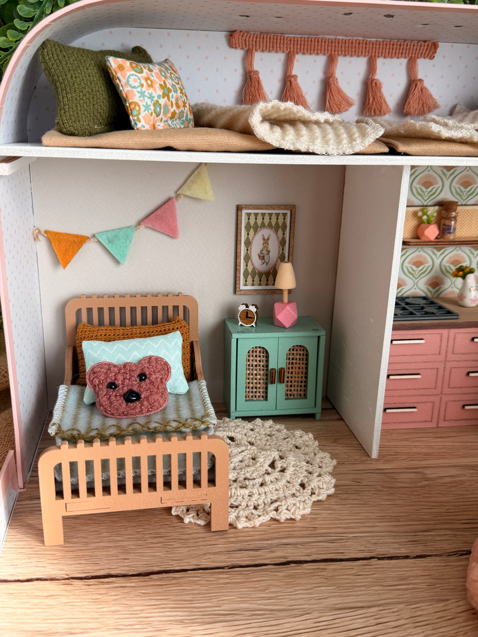 Die Übernachtungssuite – Großes Koffer-Puppenhaus