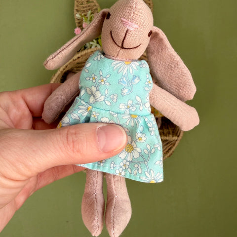 Kleine weiche Hasen, handgemachte Stoffpuppen – Foto 2