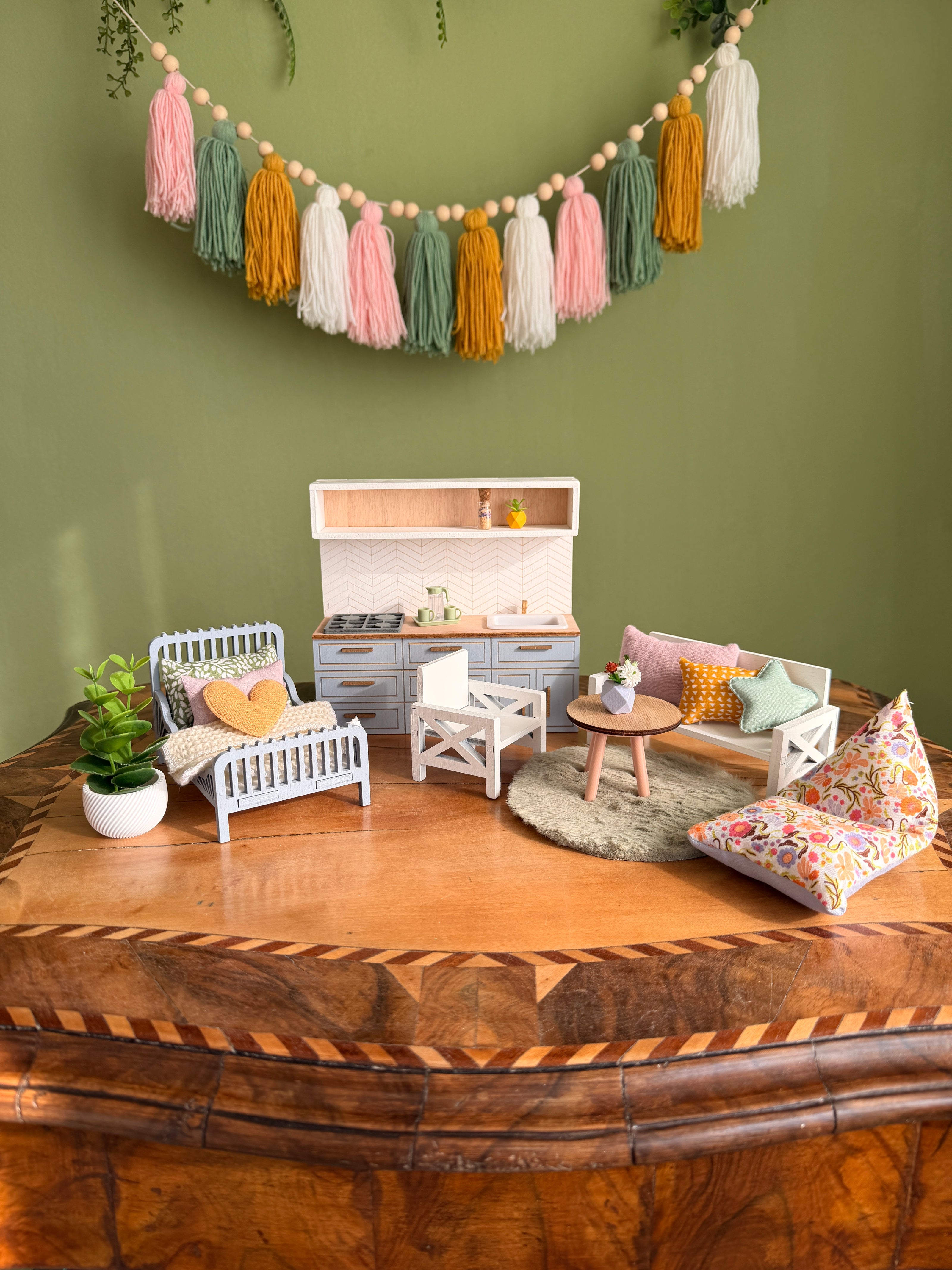Pastell Frühlingsmöbel-Set – 1:12 Puppenhaus