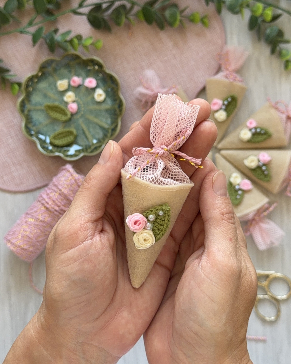 Tiny School Cone (Schultüte) for dolls and mice, handmade miniature – photo 6