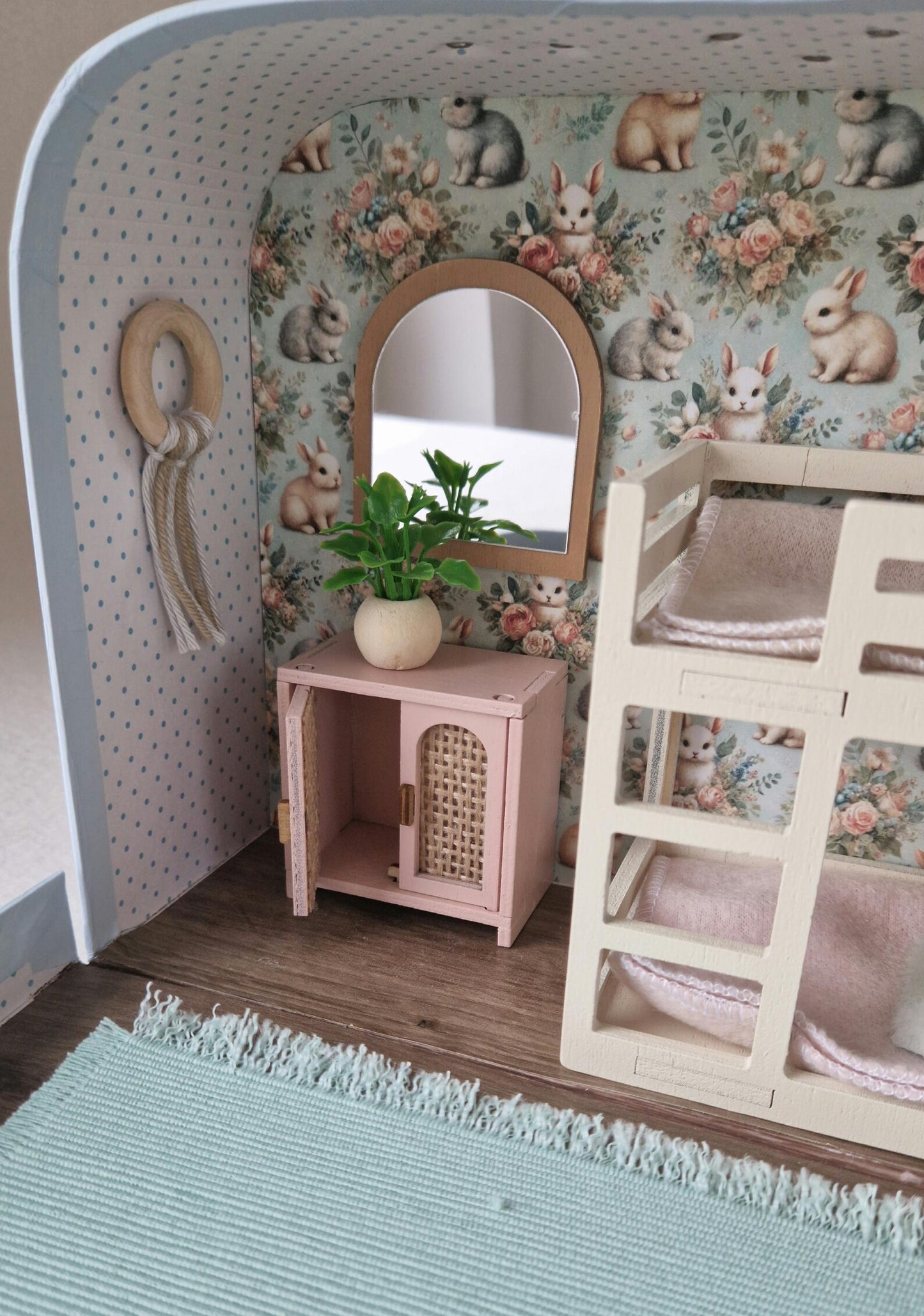 Kleines Puppenhaus im Koffer, Hasennest, Puppenhaus, Miniaturmöbel, Maßstab 1:12, Maileg Mäusehaus