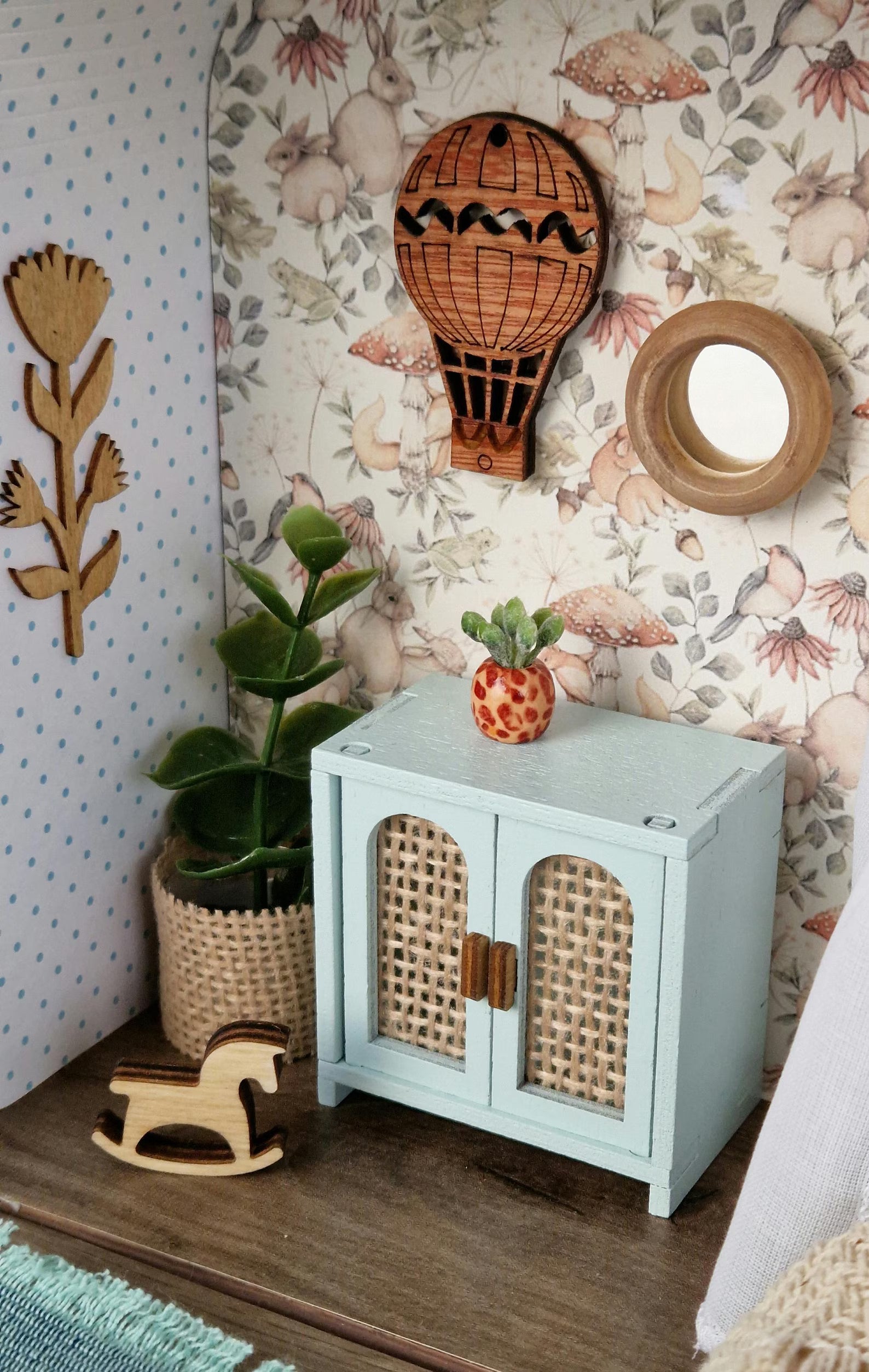 Kleines Puppenhaus im Koffer, Hasennest, Puppenhaus, Miniaturmöbel, Maßstab 1:12, Maileg Mäusehaus