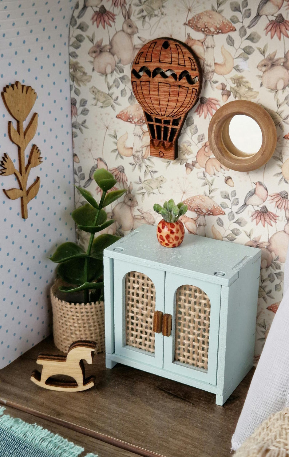 Kleines Puppenhaus im Koffer, Hasennest, Puppenhaus, Miniaturmöbel, Maßstab 1:12, Maileg Mäusehaus