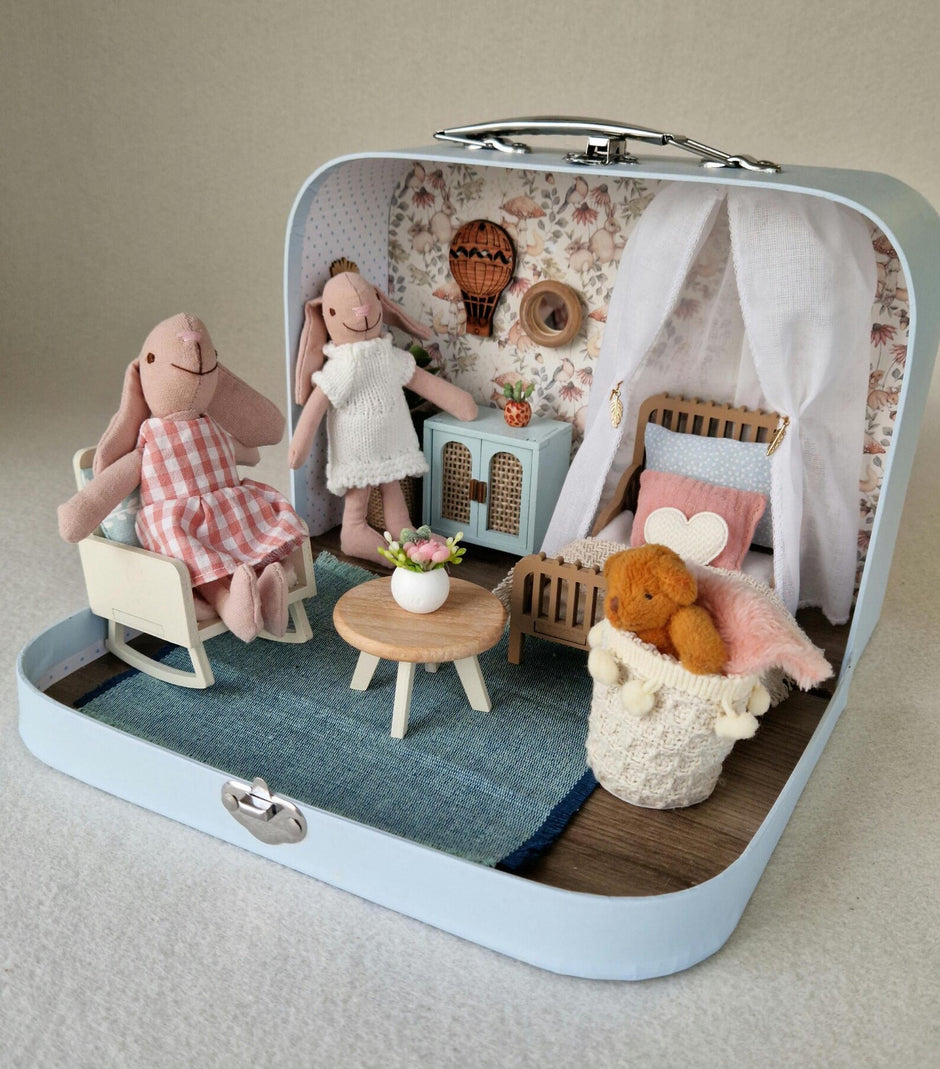 Kleines Puppenhaus im Koffer, Hasennest, Puppenhaus, Miniaturmöbel, Maßstab 1:12, Maileg Mäusehaus