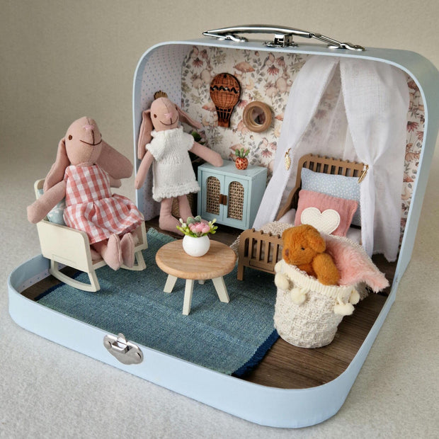 Kleines Puppenhaus im Koffer, Hasennest, Puppenhaus, Miniaturmöbel, Maßstab 1:12, Maileg Mäusehaus