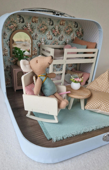 Kleines Puppenhaus im Koffer, Hasennest, Puppenhaus, Miniaturmöbel, Maßstab 1:12, Maileg Mäusehaus