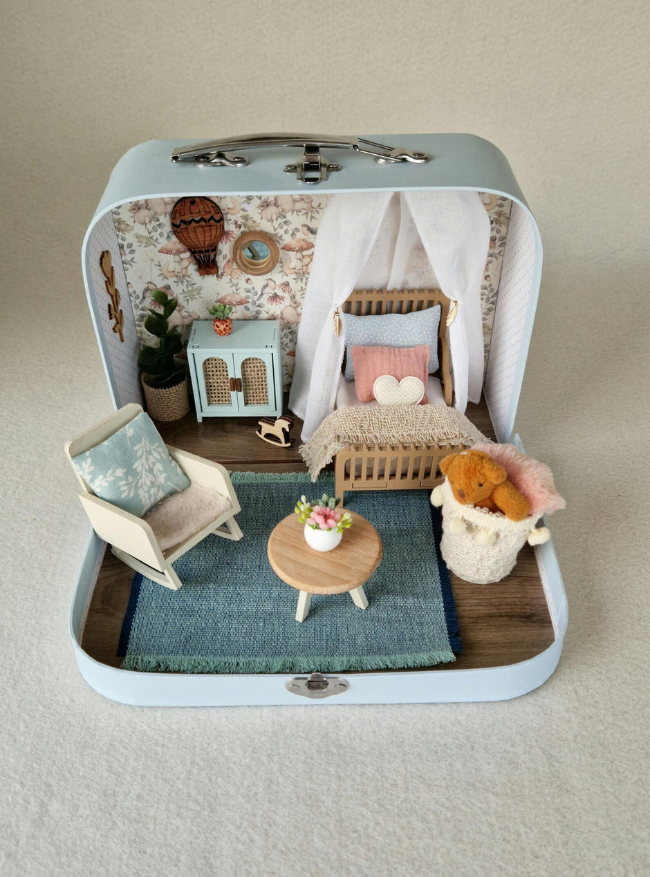 Kleines Puppenhaus im Koffer, Hasennest, Puppenhaus, Miniaturmöbel, Maßstab 1:12, Maileg Mäusehaus