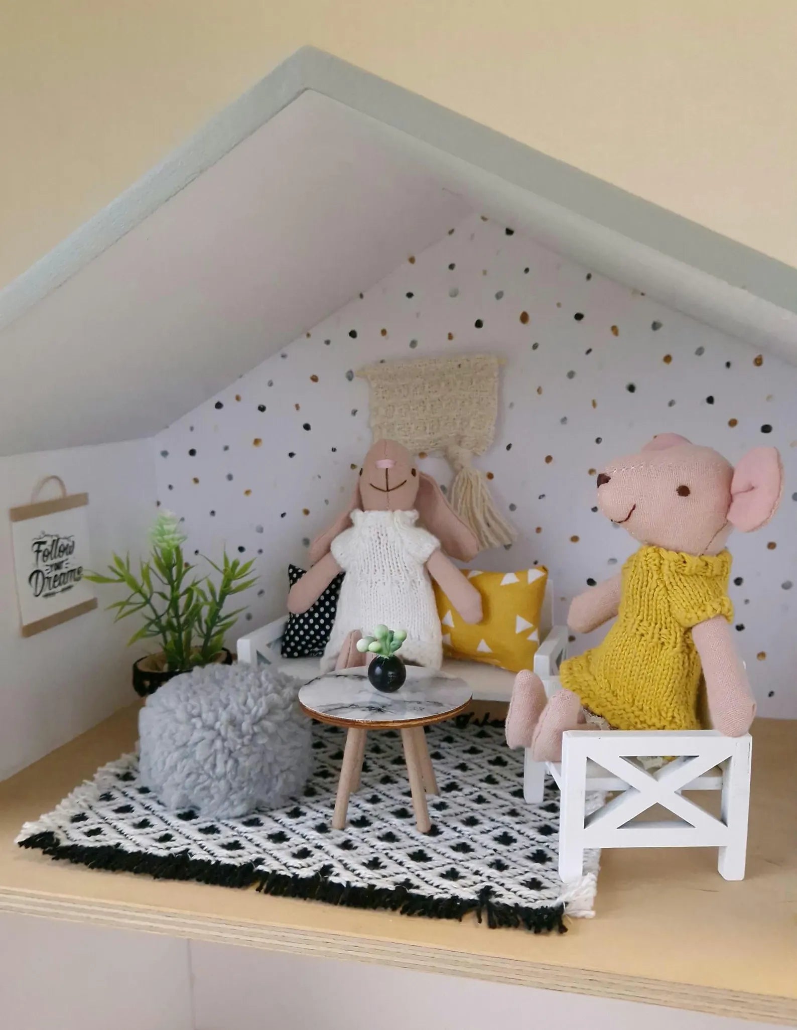 Miniatur-Wohnzimmer-Set im Maßstab 1:12, Luxe Comfort, moderne Puppenhausmöbel (perfekt für das Ikea Flisat Puppenhaus)