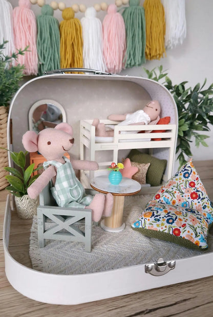 Reisepuppenhaus mit Frühlingsblumenmuster, kleines Puppenhaus im Koffer