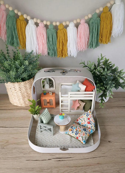 Reisepuppenhaus mit Frühlingsblumenmuster, kleines Puppenhaus im Koffer