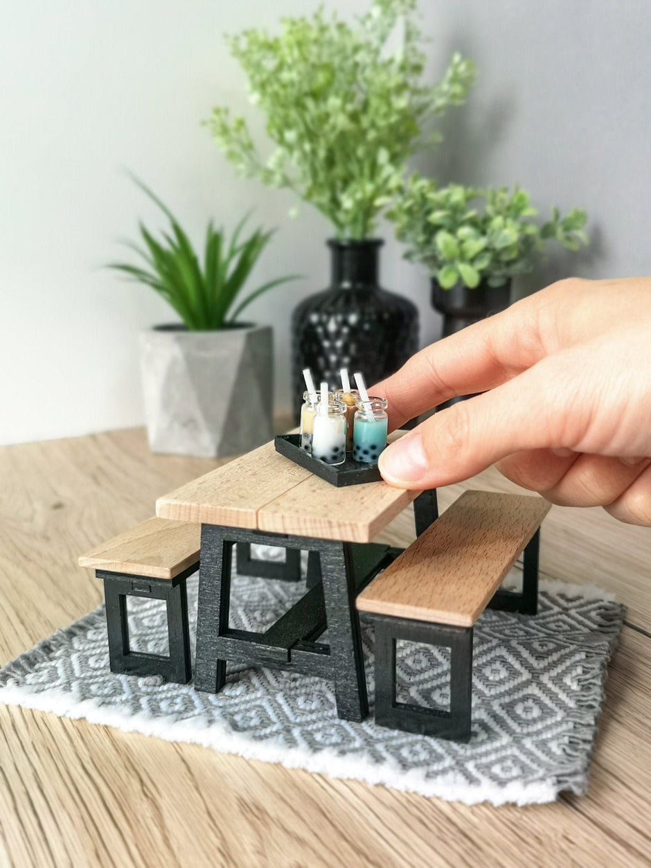 Miniatur-Essgruppe im Maßstab 1:12, Schwarz & Holz, moderne Miniatur-Puppenhausmöbel (perfekt für Ikea-Puppenhäuser)