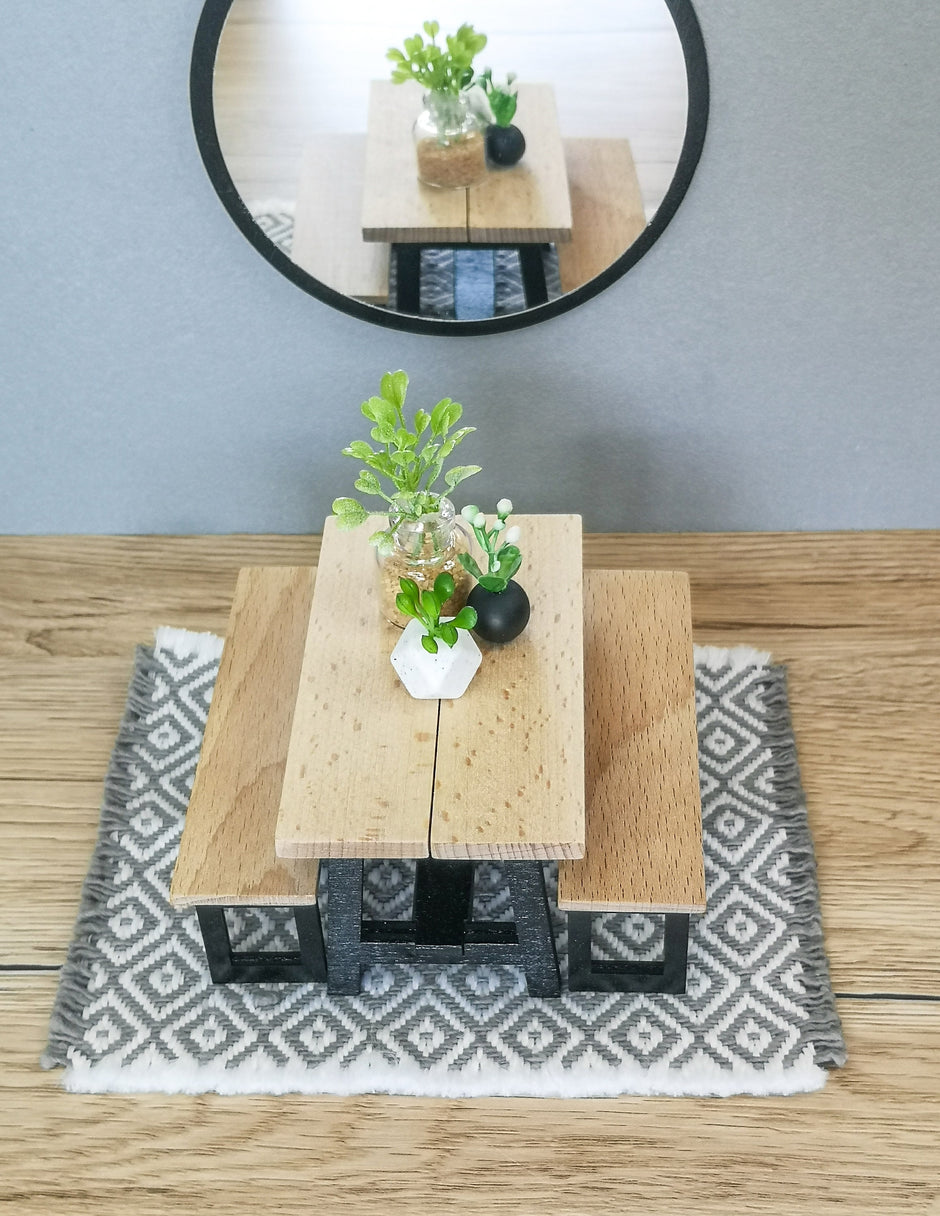 Miniatur-Essgruppe im Maßstab 1:12, Schwarz & Holz, moderne Miniatur-Puppenhausmöbel (perfekt für Ikea-Puppenhäuser)