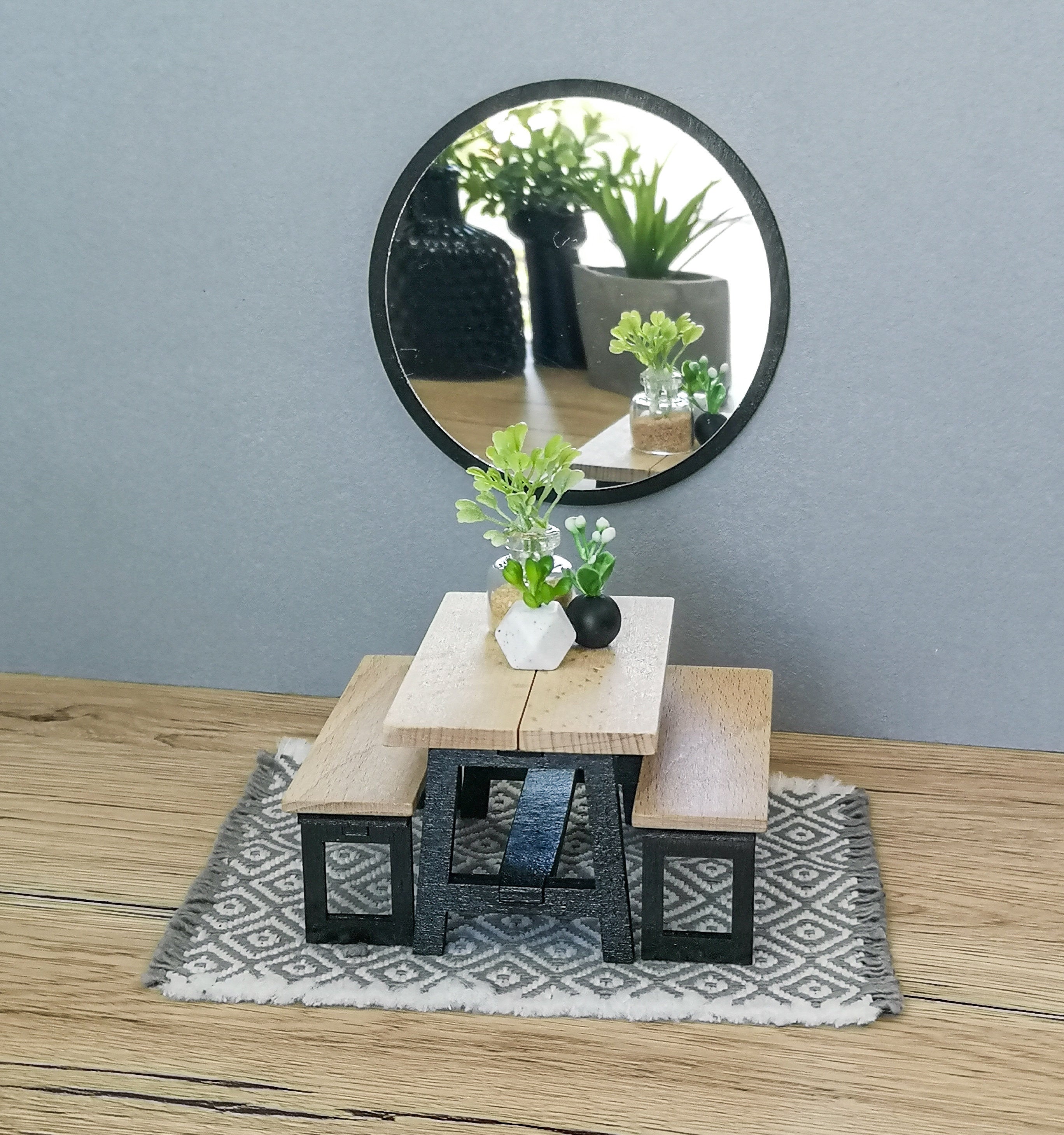 Miniatur-Essgruppe im Maßstab 1:12, Schwarz & Holz, moderne Miniatur-Puppenhausmöbel (perfekt für Ikea-Puppenhäuser)