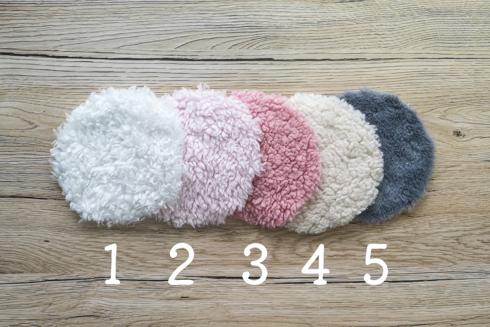 Runder Miniaturteppich, Puppenhausdekoration, moderner Miniaturteppich, Maßstab 1:12