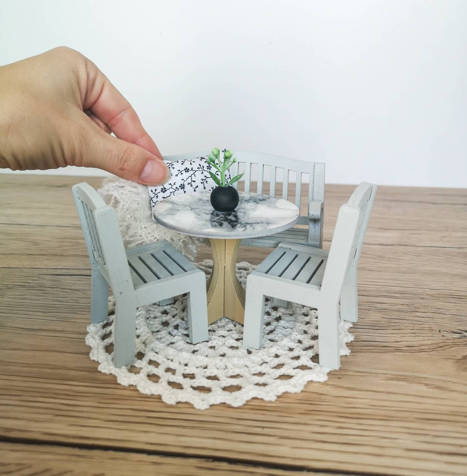 Miniatur-Essgruppe im Maßstab 1:12, Monochrome Eleganz, moderne Miniatur-Puppenhausmöbel (perfekt für Ikea-Puppenhäuser)