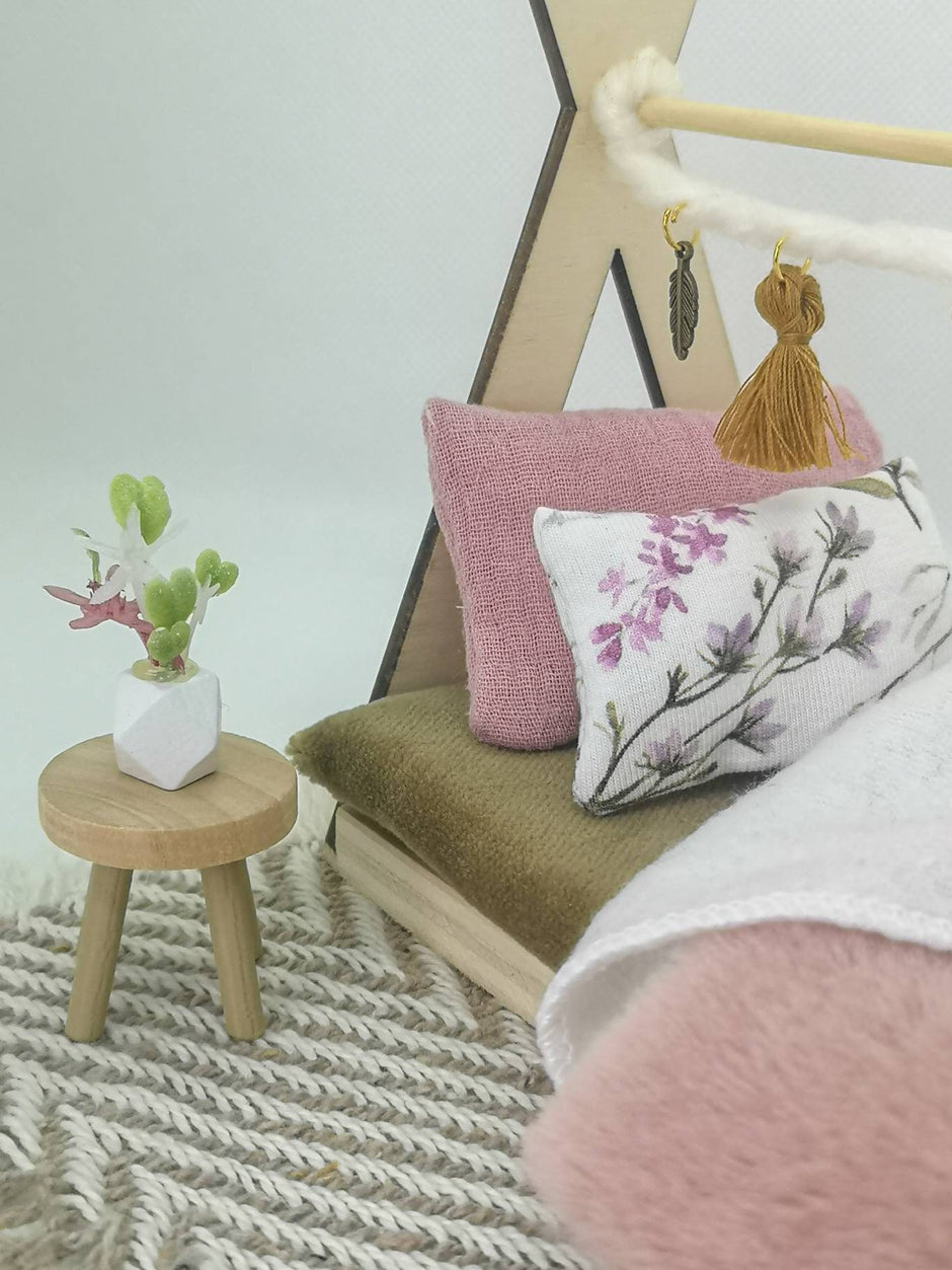 Dolhouse Miniaturmöbel im Maßstab 1:12 / Blush / Kinderzimmer / Bett / Maileg Maus / Holzmöbel