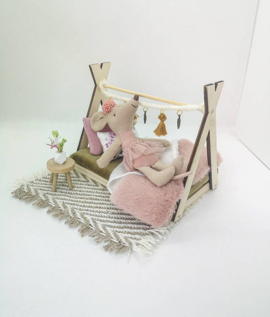 Dolhouse Miniaturmöbel im Maßstab 1:12 / Blush / Kinderzimmer / Bett / Maileg Maus / Holzmöbel