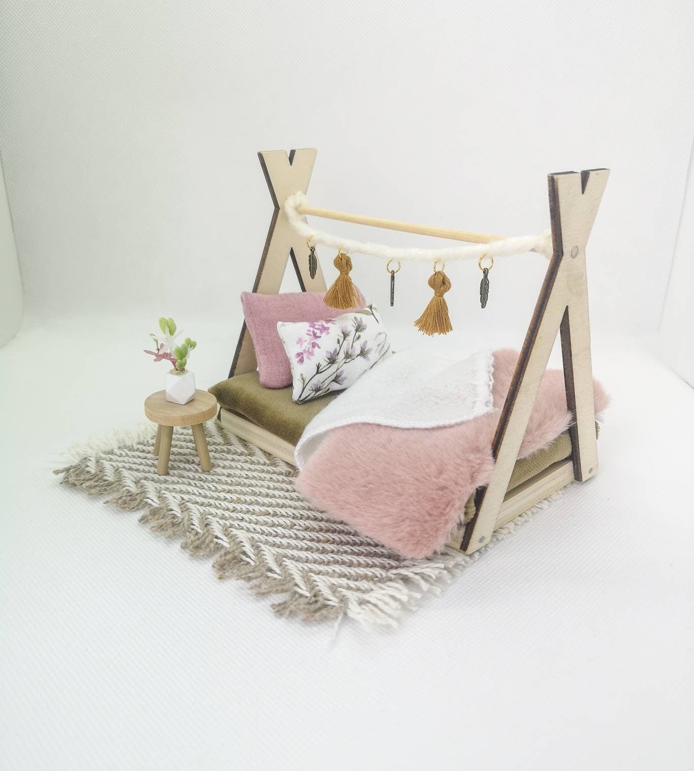 Dolhouse Miniaturmöbel im Maßstab 1:12 / Blush / Kinderzimmer / Bett / Maileg Maus / Holzmöbel