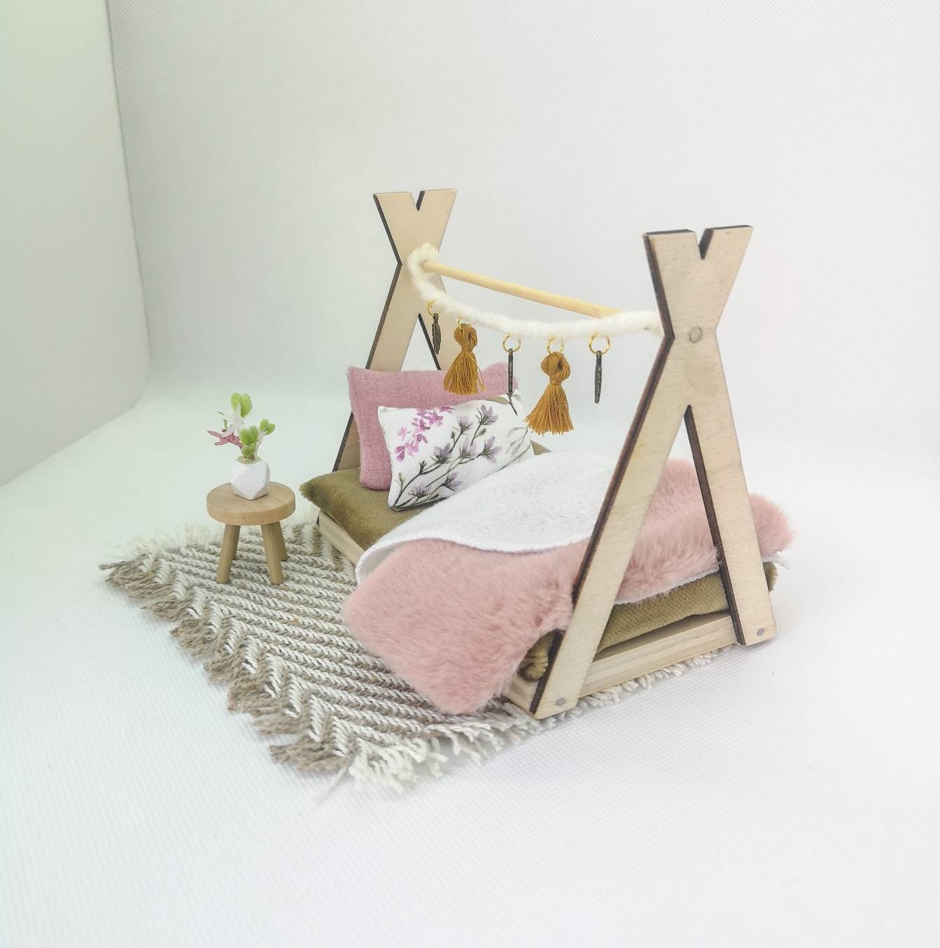 Dolhouse Miniaturmöbel im Maßstab 1:12 / Blush / Kinderzimmer / Bett / Maileg Maus / Holzmöbel