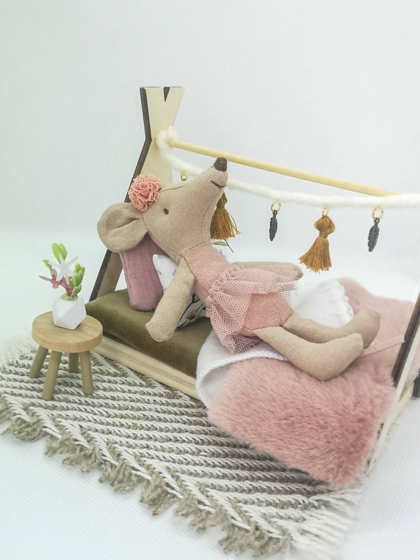 Dolhouse Miniaturmöbel im Maßstab 1:12 / Blush / Kinderzimmer / Bett / Maileg Maus / Holzmöbel