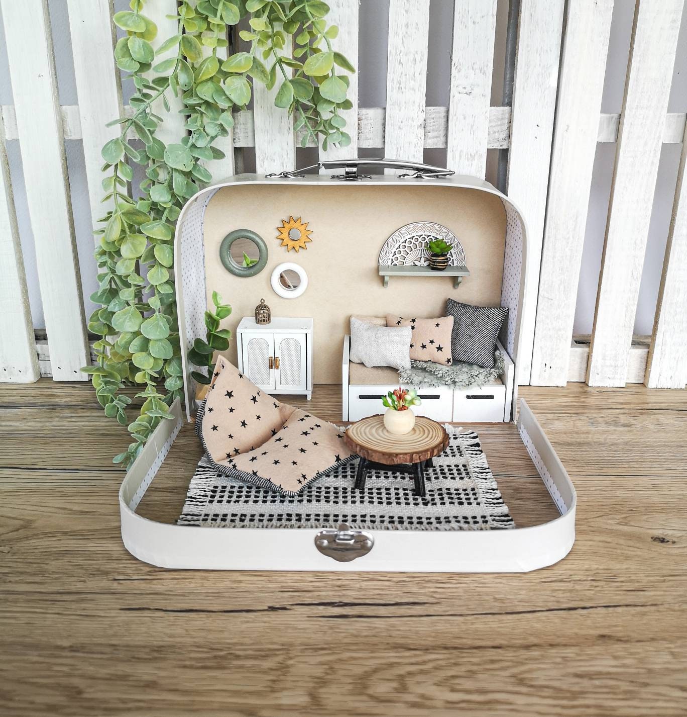 Little Fjord House – Puppenhaus im kleinen Koffer