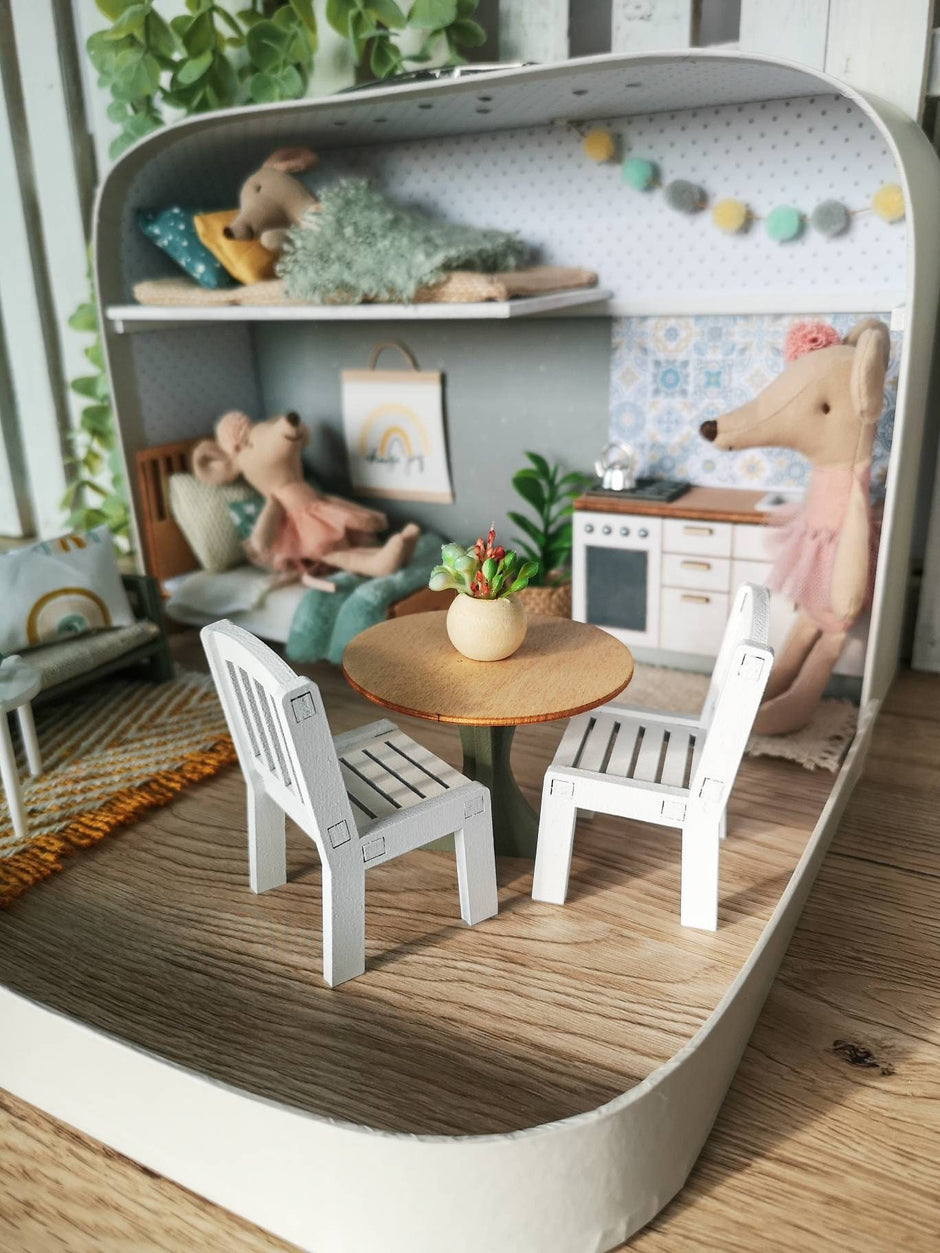 The Calm Grove – Puppenhaus im mittleren Kofferformat