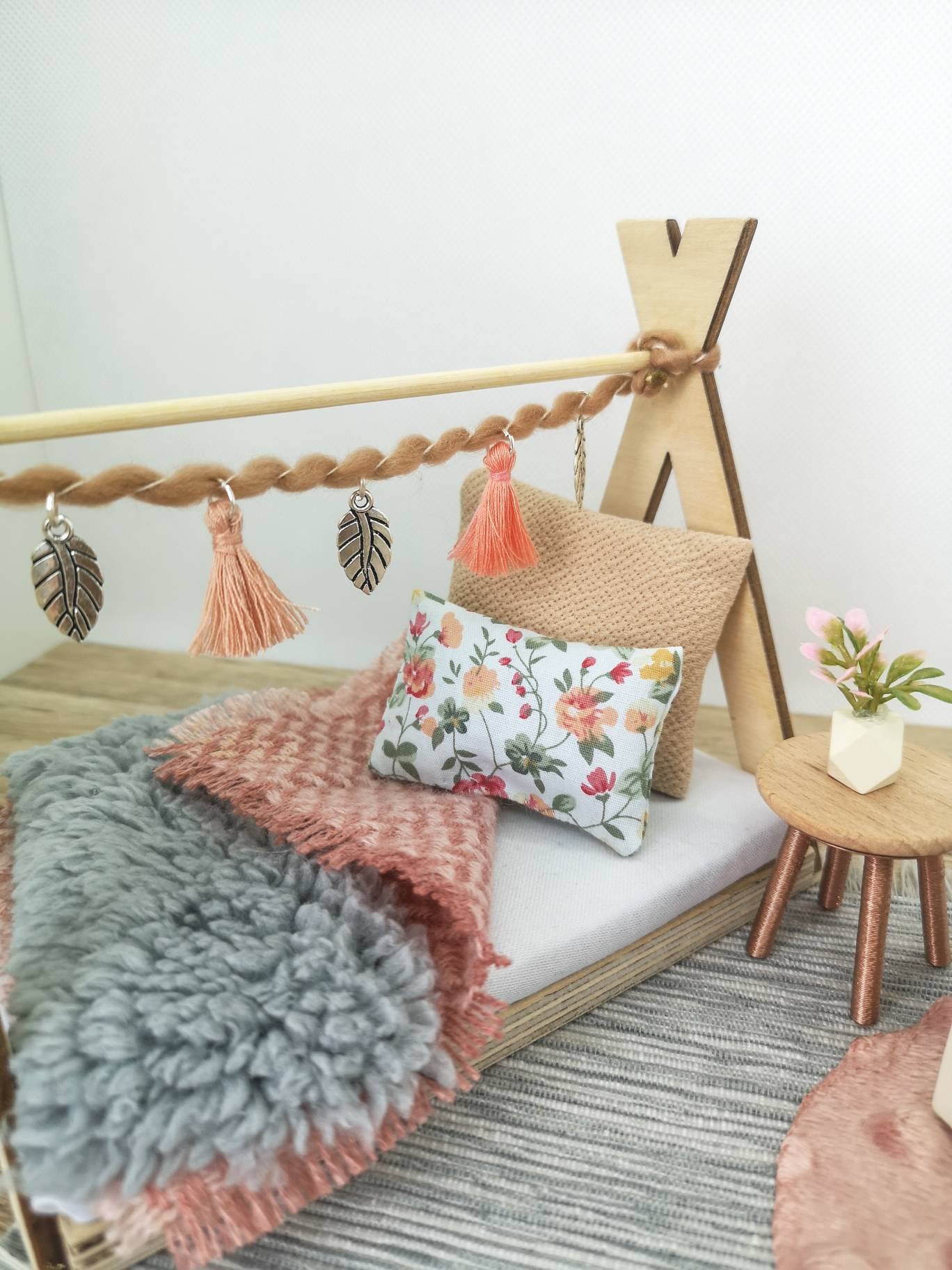 Puppenhaus-Kinderzimmer-Set im Maßstab 1:12, Pfirsichfarben, Miniaturmöbel-Set, Maileg-Mäuse (perfekt für Ikea-Puppenhäuser)