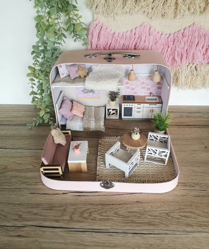 Blush Haven – Puppenhaus im mittleren Kofferformat