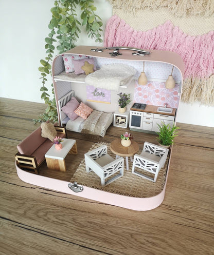 Blush Haven – Puppenhaus im mittleren Kofferformat
