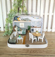 The Calm Grove – Puppenhaus im mittleren Kofferformat