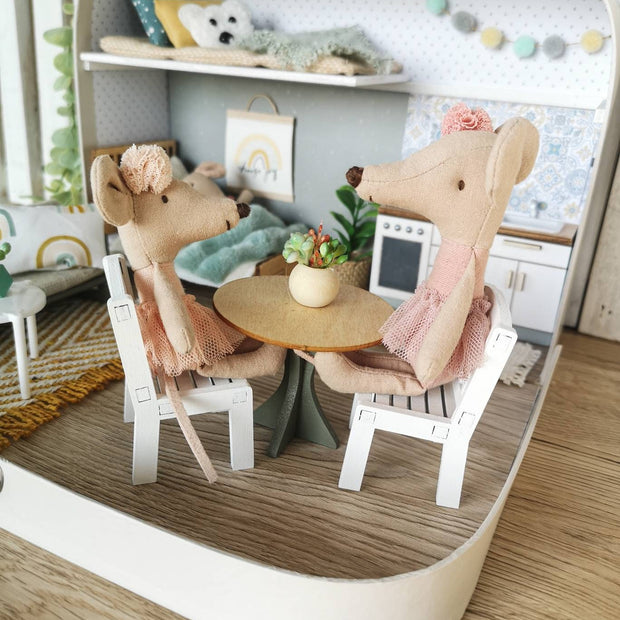 The Calm Grove – Puppenhaus im mittleren Kofferformat