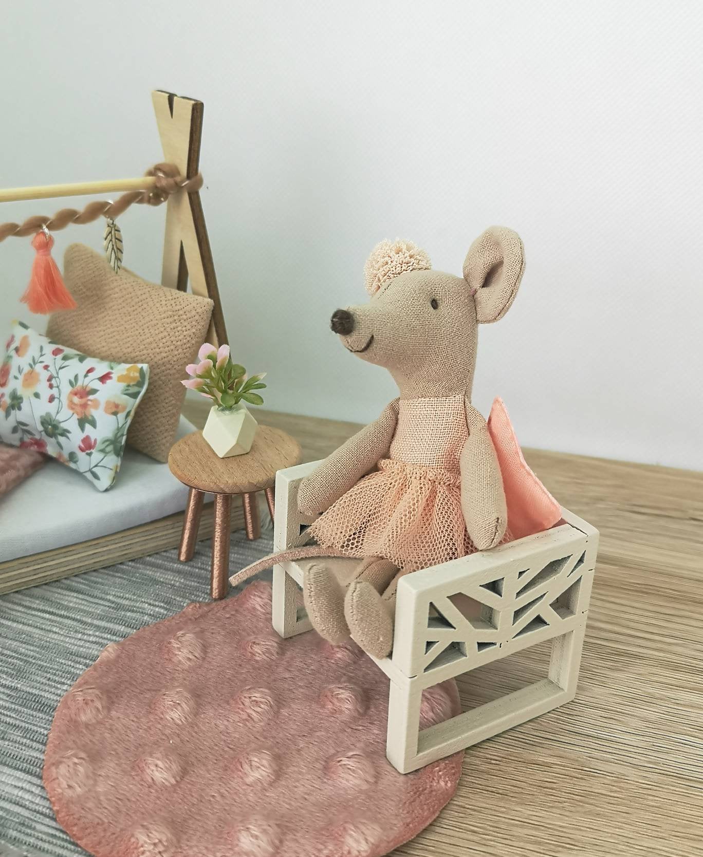 Puppenhaus-Kinderzimmer-Set im Maßstab 1:12, Pfirsichfarben, Miniaturmöbel-Set, Maileg-Mäuse (perfekt für Ikea-Puppenhäuser)