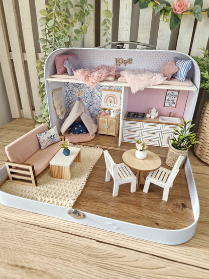 Zuckerwattenhäuschen – Großes Koffer-Puppenhaus