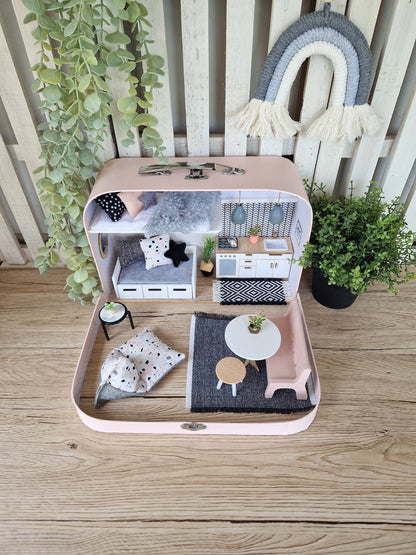 Blush Blueberry – Puppenhaus mit mittelgroßem Koffer
