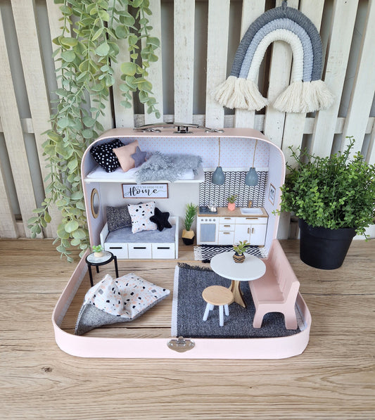 Blush Blueberry – Puppenhaus mit mittelgroßem Koffer