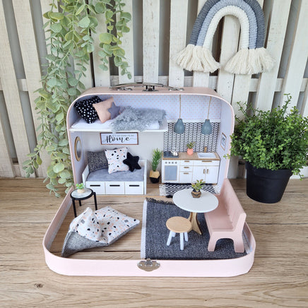 Blush Blueberry – Puppenhaus mit mittelgroßem Koffer