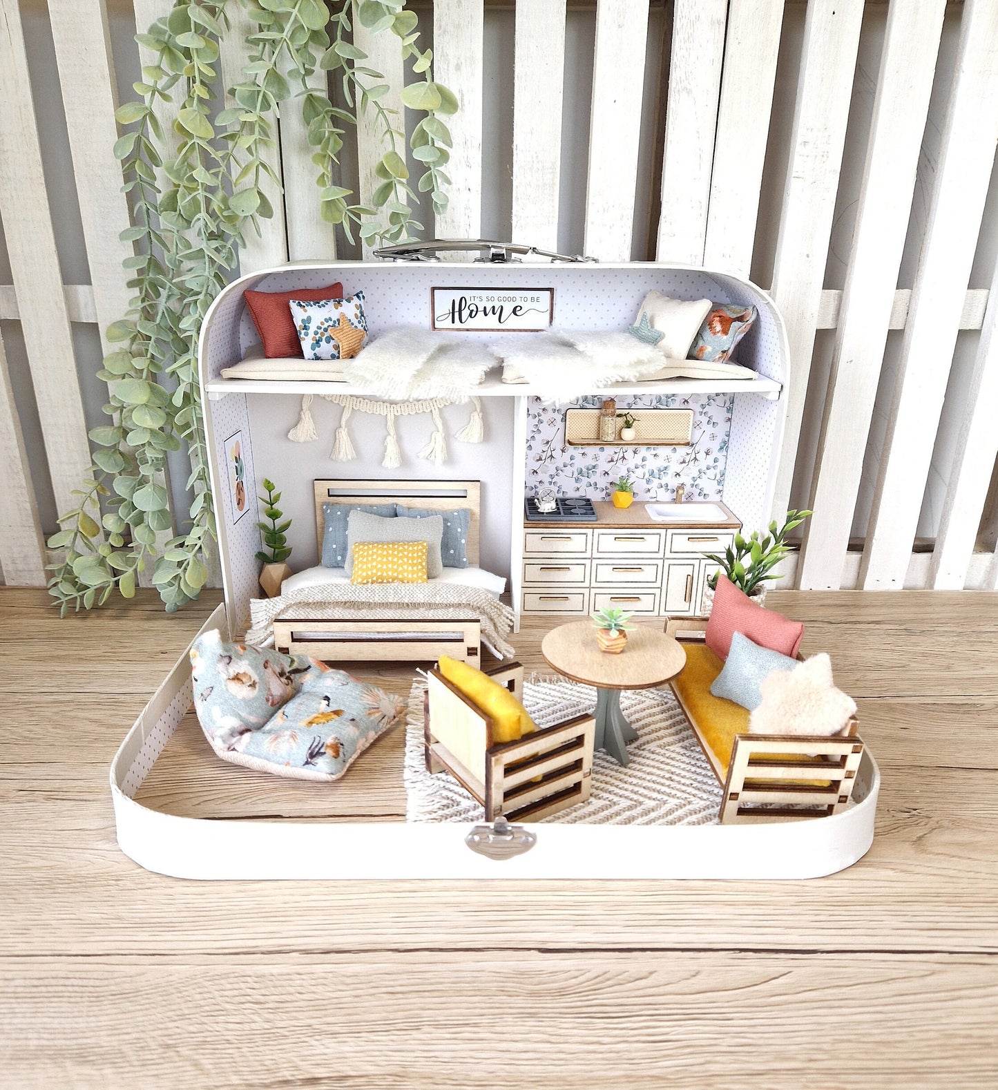 Bluebird Cottage – Großes Koffer-Puppenhaus