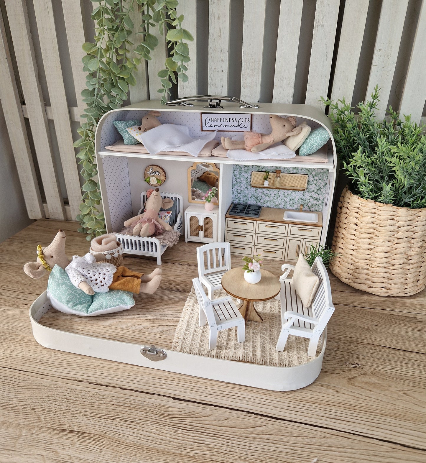 Pastellfarbenes Spielhaus – Großes Koffer-Puppenhaus