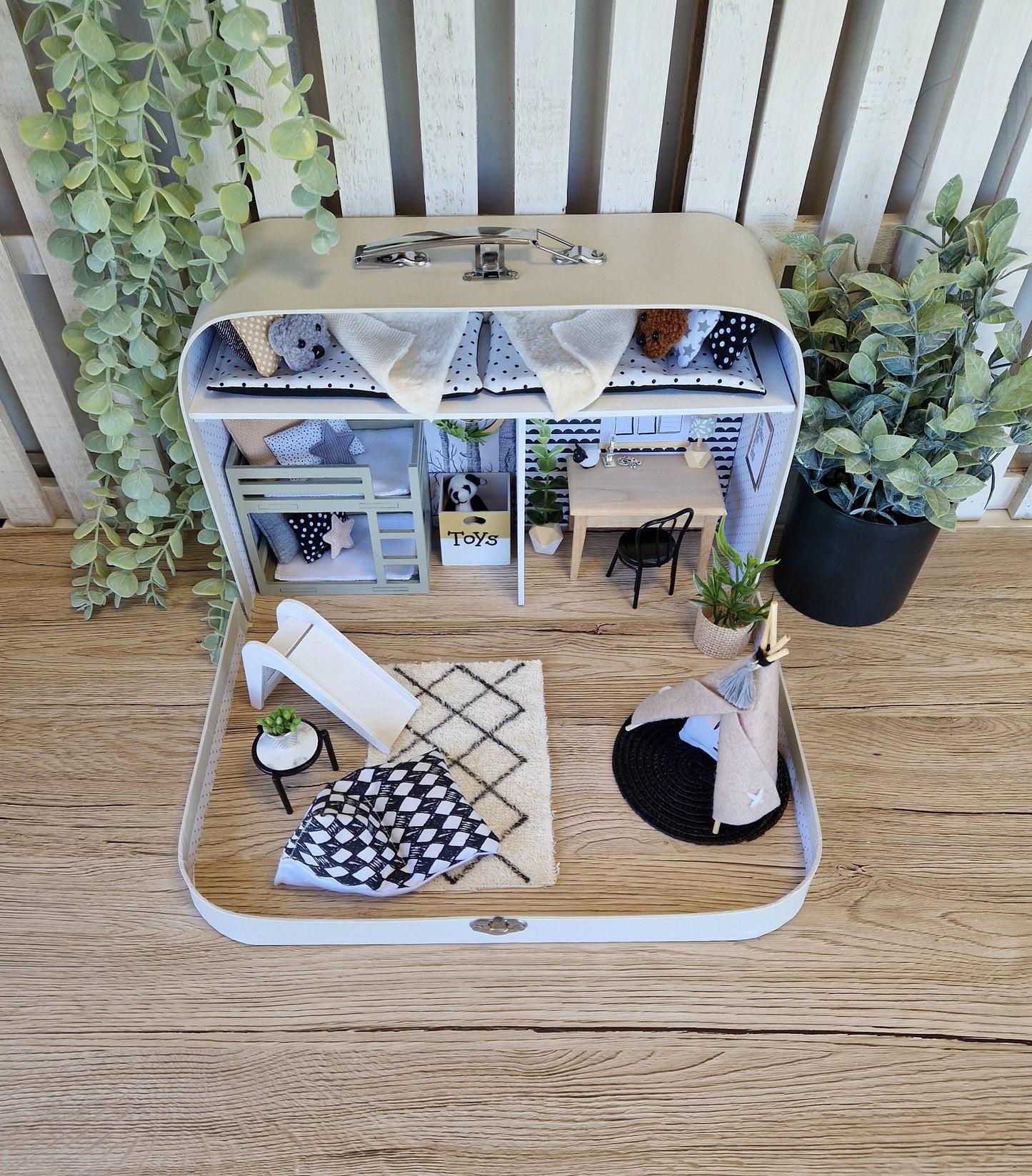 Shades of Fun – Großes Koffer-Puppenhaus