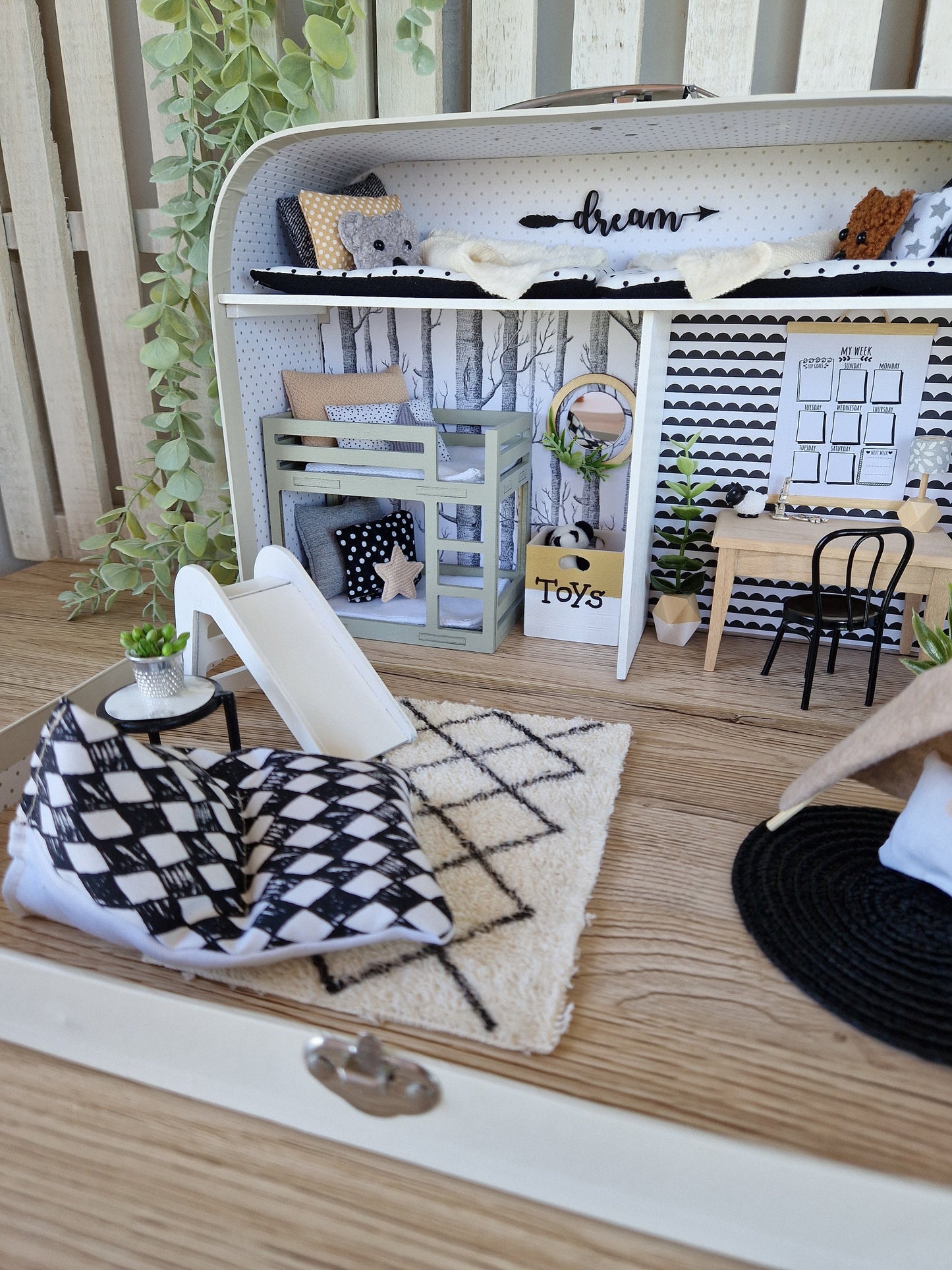 Shades of Fun – Großes Koffer-Puppenhaus