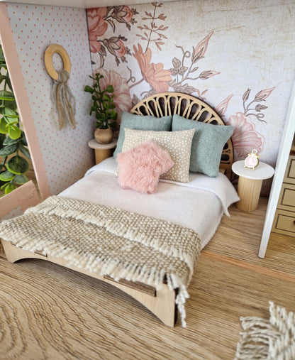 Gemütlicher Rückzugsort in Pastellfarben – Großes Koffer-Puppenhaus